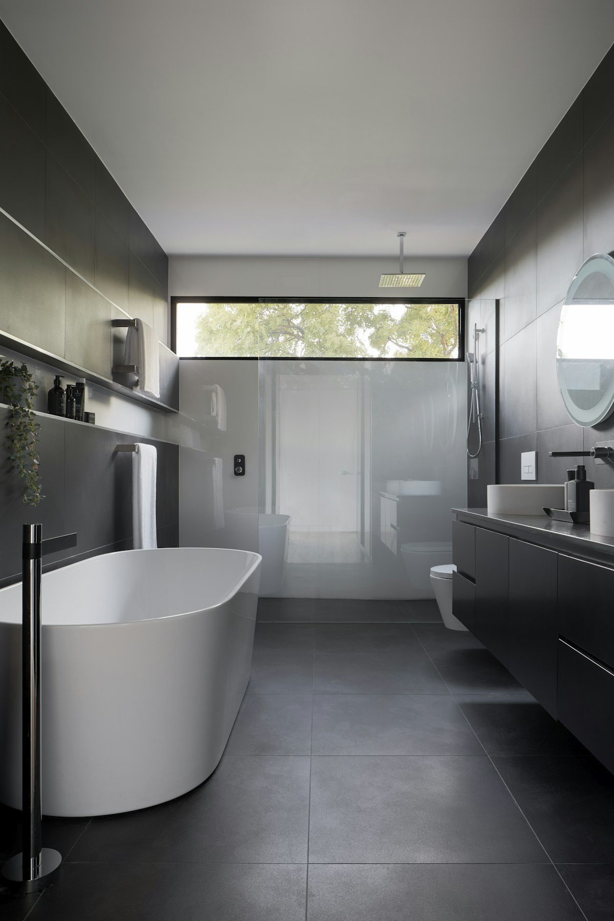 Salle de Bain en Longueur au Maroc : le Guide Complet pour Aménager un Espace Tout en Longueur en 2026